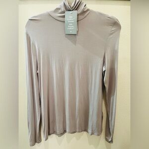 H & M Women's Gray Long Sleeve Turtle neck Viscose  Top size M NWT